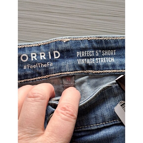 Torrid Womens Size 26 5" Mid-Rise Denim Shorts Studded Sides  Frayed Hem NEW - Picture 3 of 8